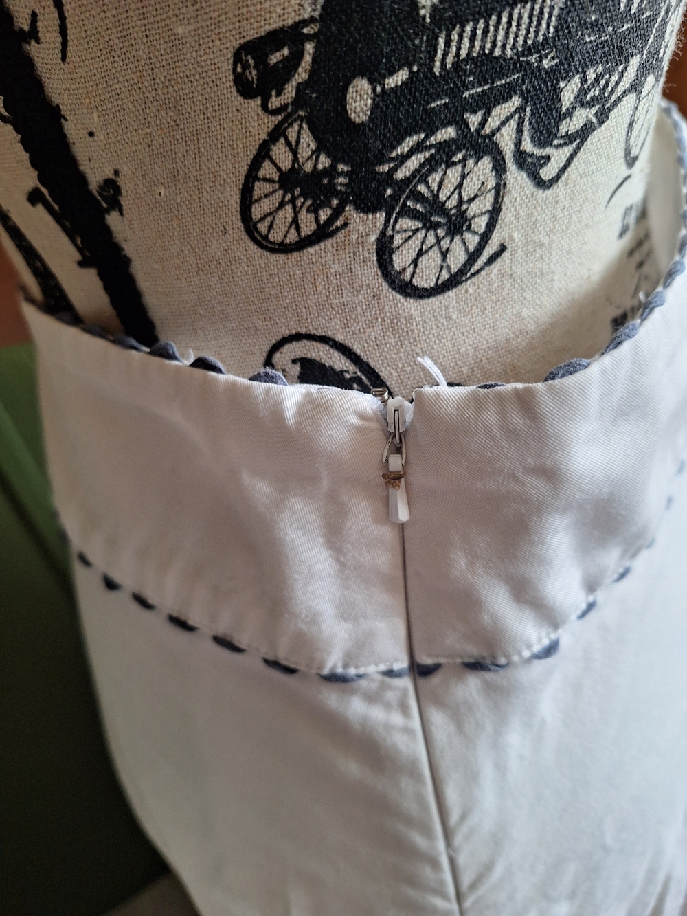 Liz Claiborne White Circle Skirt with Colorful Beach Umbrella Panel - Picture 3 of 4
